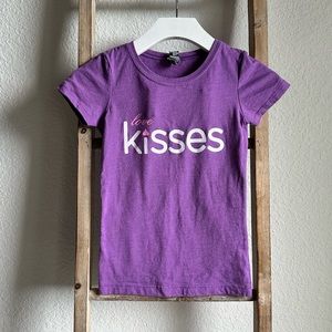 Hershey Park Love Kisses purple graphic t-shirt sz: XS or 3/4